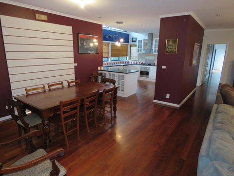 29 Church St. Cowes Large Holiday House Close To Shops & Beach - Darwin Holiday 5