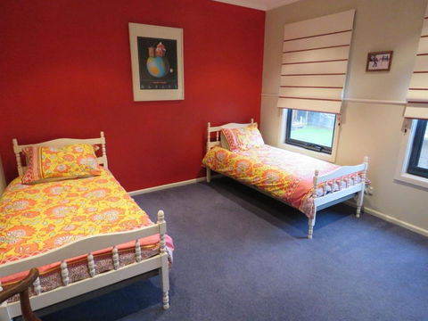 29 Church St. Cowes Large Holiday House Close To Shops & Beach - Darwin Holiday 6