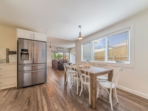 5B Genesta St. Cowes - Darwin Holiday 1