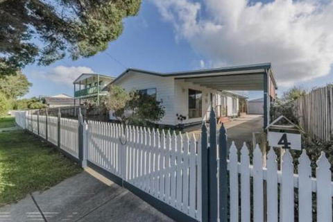 4 Lansell Road Cowes - Darwin Holiday 0