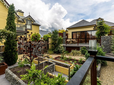 Corinda Contemporary - Darwin Holiday 5