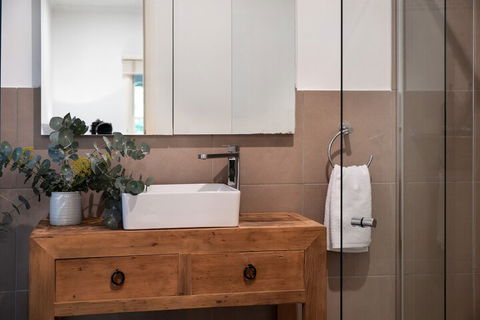 The Carlisle - Darwin Holiday 7