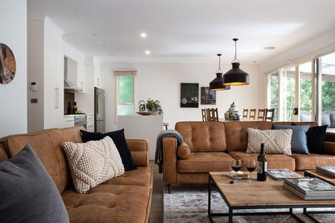 The Carlisle - Darwin Holiday 5