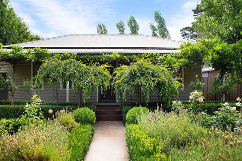 The Carlisle - Darwin Holiday 1