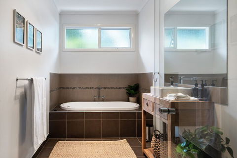 The Carlisle - Darwin Holiday 6