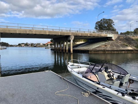 Private Canal Duplex With Pontoon Oleander Drive Bongaree - Darwin Holiday 6