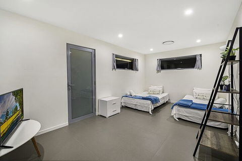 Just In Paradise Waterfront 5 Bedroom Deluxe House Central Broadbeach Location - Darwin Holiday 6