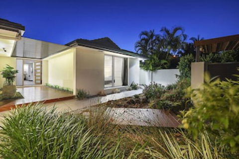 Just In Paradise Waterfront 5 Bedroom Deluxe House Central Broadbeach Location - Darwin Holiday 0