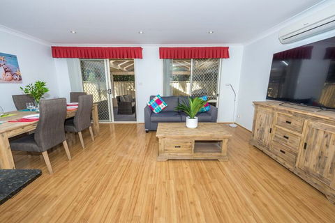 Ajax Avenue 2 / 35 Nelson Bay - Darwin Holiday 1