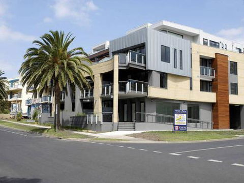 Cscape Beachfront Apartments - Darwin Holiday 1