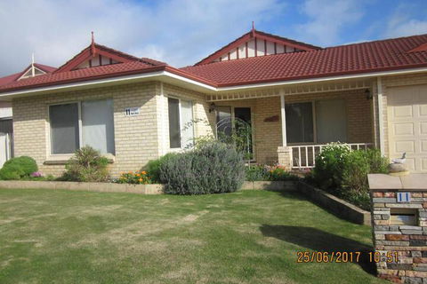 Cusacks Of Albany - Darwin Holiday 6
