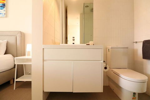Inspired Designer Carlton North Terrace - Rejuvenate Stays - Darwin Holiday 4
