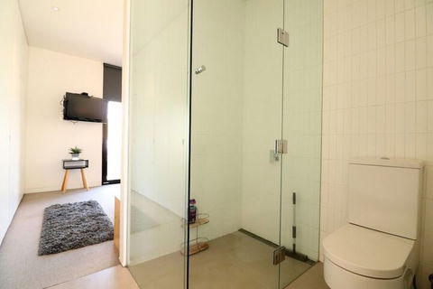 Inspired Designer Carlton North Terrace - Rejuvenate Stays - Darwin Holiday 7