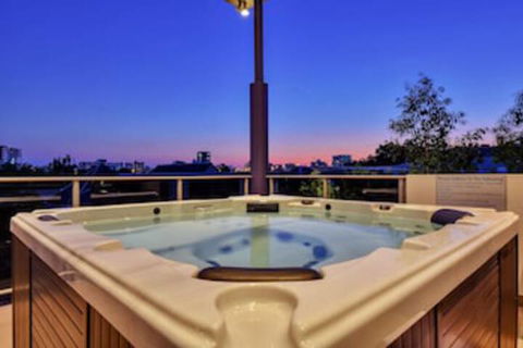 Darwin City Lights Jacuzzi - Darwin Holiday 0