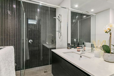GRATTAN A Premier Location & Modern Space - Darwin Holiday 1