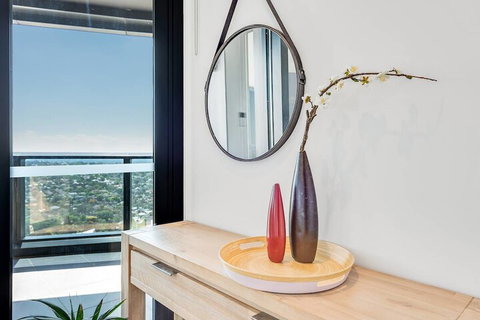 Designer Home With View 2 BED In Box Hill Vbh850 - Darwin Holiday 2