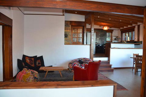 Of Stone & Wood Guesthouse Secluded Getaway! - Darwin Holiday 3