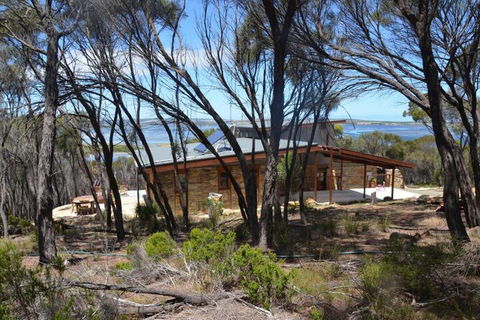 Of Stone & Wood Guesthouse Secluded Getaway! - Darwin Holiday 5