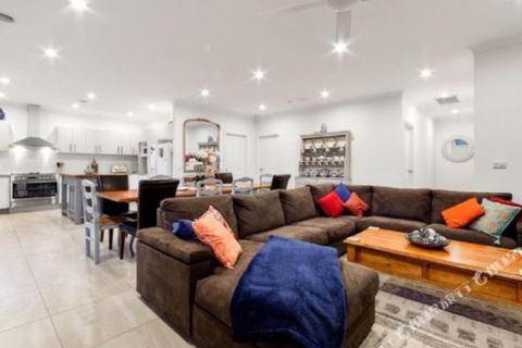 Heidelberg Haven - Darwin Holiday 1