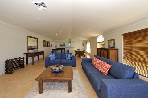 Marine Dr 2 / 70 Fingal Bay - Darwin Holiday 0