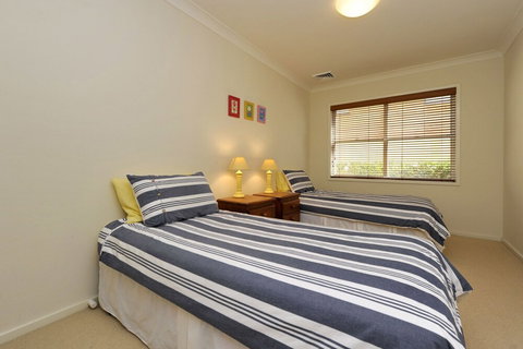 Marine Dr 2 / 70 Fingal Bay - Darwin Holiday 5
