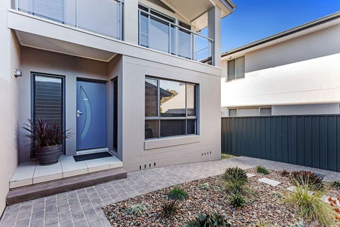 Fingal Breeze At Fingal Bay - Darwin Holiday 1