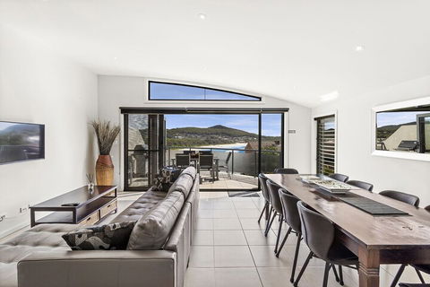 Fingal Breeze At Fingal Bay - Darwin Holiday 2