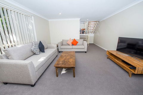 Stockton Street 1 / 72 - Darwin Holiday 4