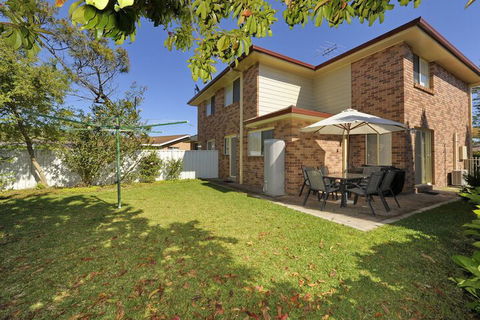 Pebble Parade1 / 8 - Darwin Holiday 1