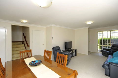 Pebble Parade1 / 8 - Darwin Holiday 5