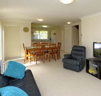 Pebble Parade1 / 8 - Darwin Holiday