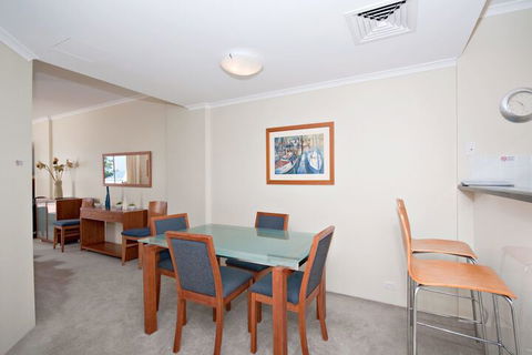 Breakwater Apartment Unit 104 / 2 Messines Street - Darwin Holiday 6