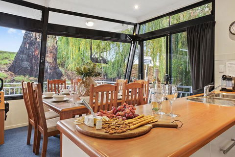 Boats And Bedzzz Houseboat Stays & Renmark River Villas - Darwin Holiday 4