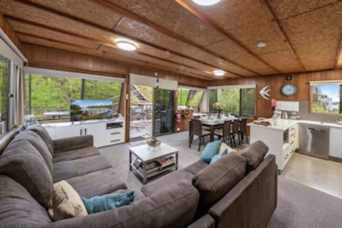 Boats And Bedzzz Houseboat Stays & Renmark River Villas - Darwin Holiday 0