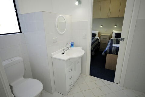 Boats And Bedzzz Houseboat Stays & Renmark River Villas - Darwin Holiday 3