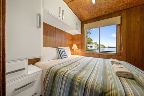 Boats And Bedzzz Houseboat Stays & Renmark River Villas - Darwin Holiday 5