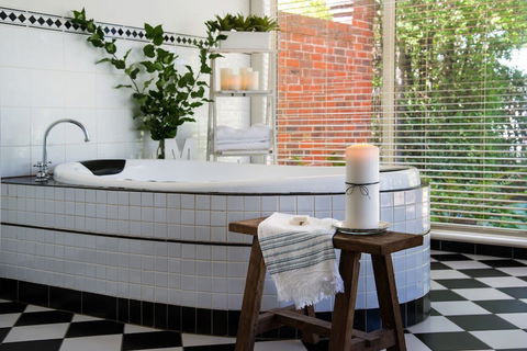 Mahala 1 - Darwin Holiday 0