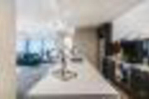 Stylish & Luxurious BNE Apartment W / Amazing Views - Darwin Holiday 3