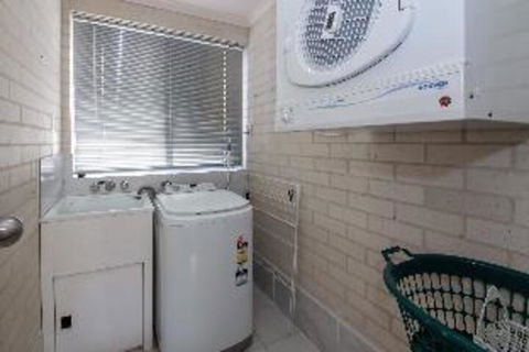 3 Bedroom House Classic View 2 / 49 Victoria Parade FREE WIFI - Darwin Holiday 2