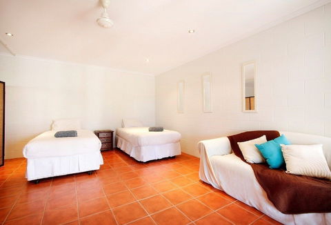 Hideaway Retreat Beach House With Pool - Darwin Holiday 4