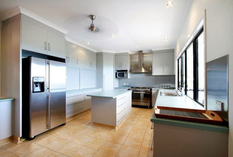 Hideaway Retreat Beach House With Pool - Darwin Holiday 3