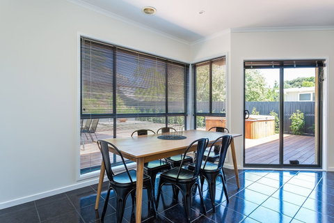 Caxton Beach House - Darwin Holiday 5