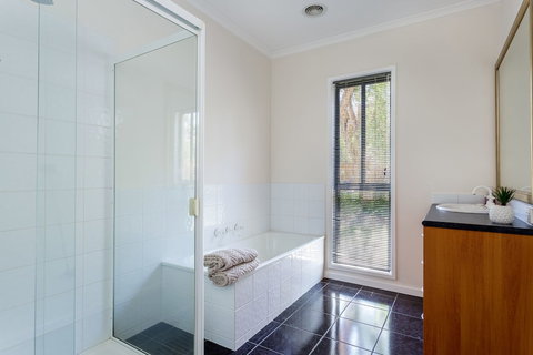 Caxton Beach House - Darwin Holiday 0