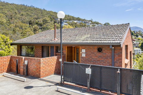 The Lookout - Darwin Holiday 4