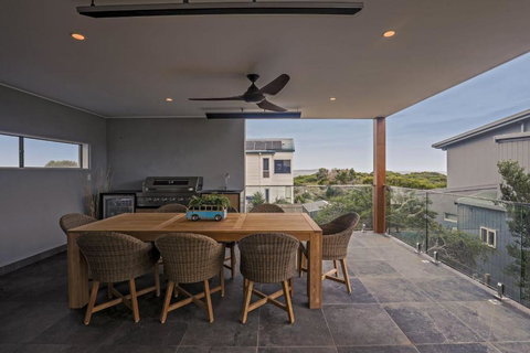 Coffs At Surf Beach Phillip Island - Darwin Holiday 6