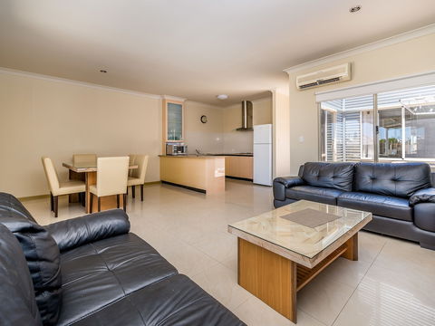 Seafront Unit 60 - Darwin Holiday 6
