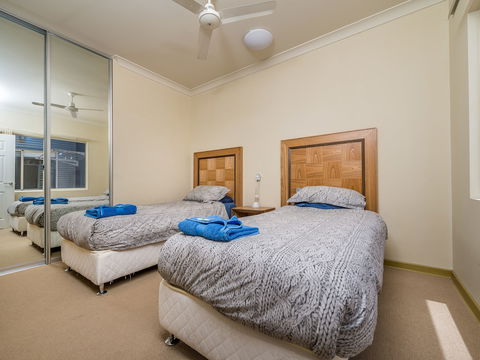 Seafront Unit 60 - Darwin Holiday 2