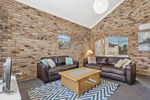 The Pines 5 / 4 Messines Street - Darwin Holiday 3