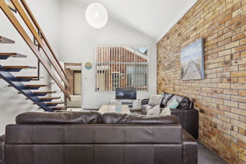 The Pines 5 / 4 Messines Street - Darwin Holiday 0