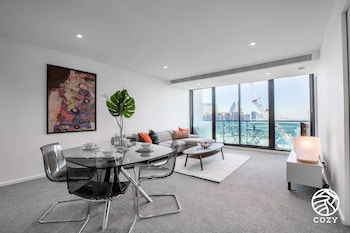 44 Melbourne One - Darwin Holiday 6